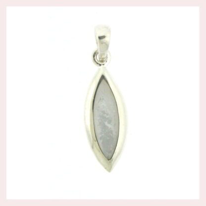 A Sterling Silver Pendant with Mother of Pearl 925 with a white mother of pearl stone in the middle.