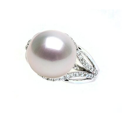 Ring with South Sea Pearl & Diamonds in 14KT Gold
